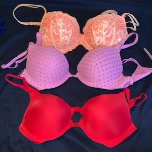 3 Victoria’s Secret bras